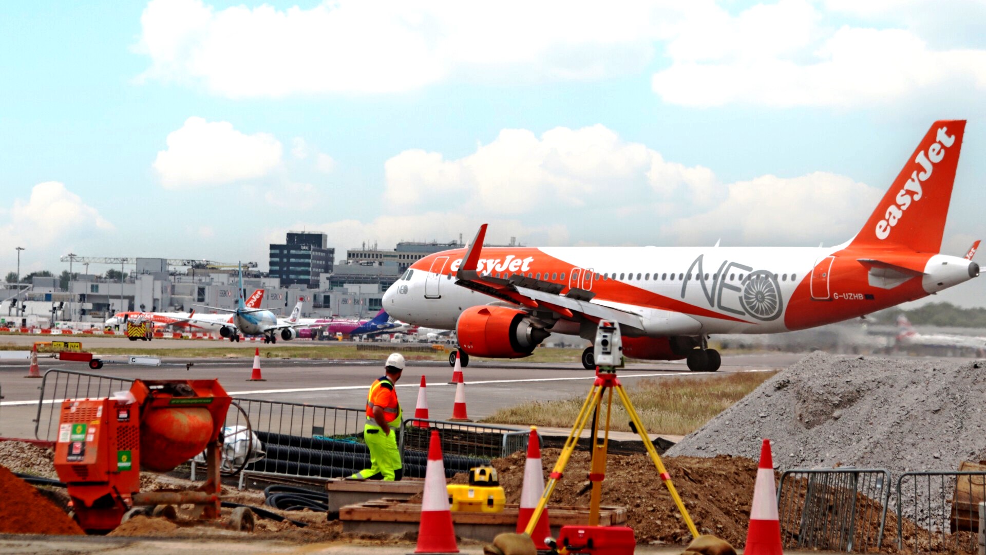 Gatwick taxiway helps reduce delays and aircraft emissions