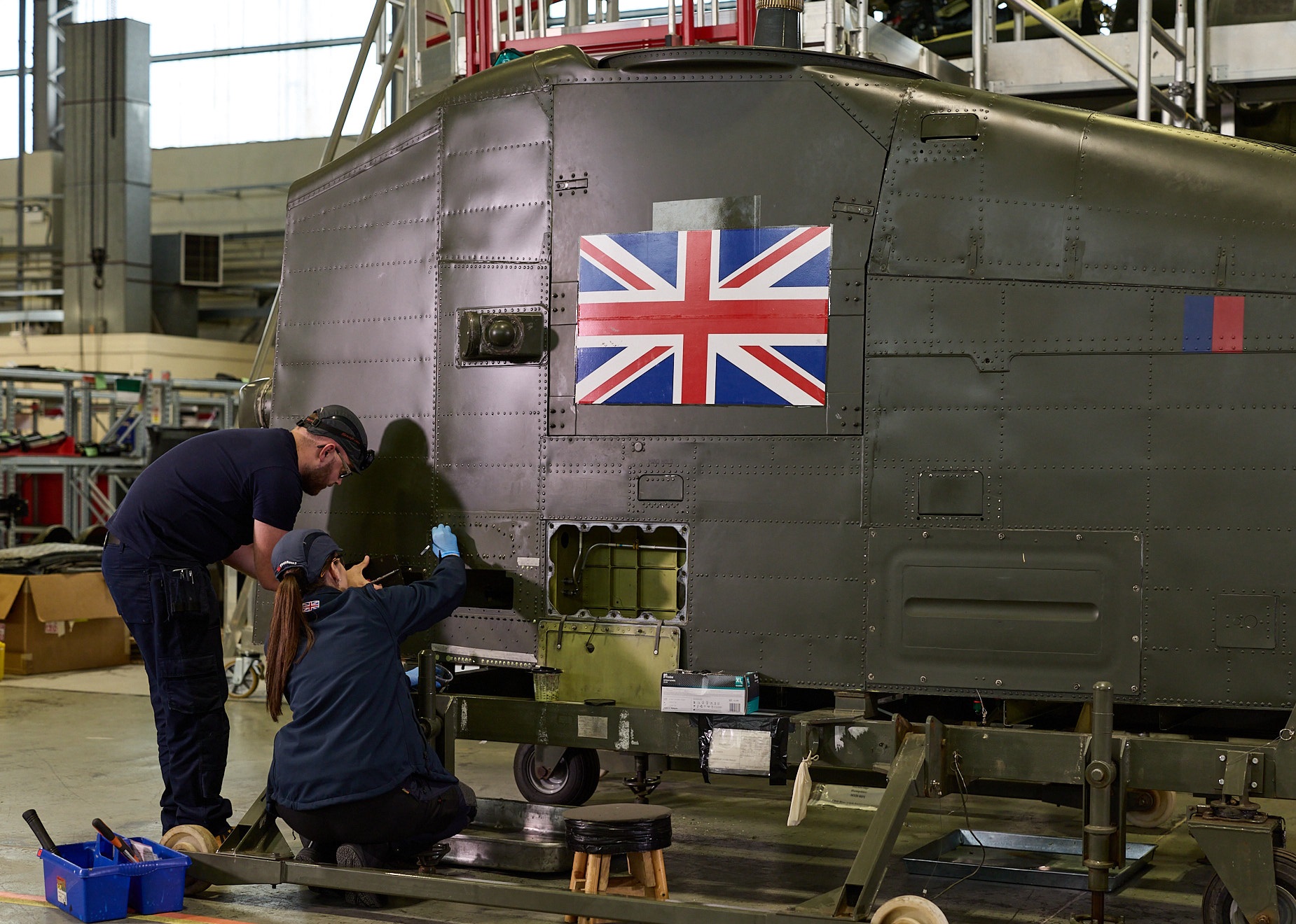 Boeing secures UK Apache and Chinook support contract