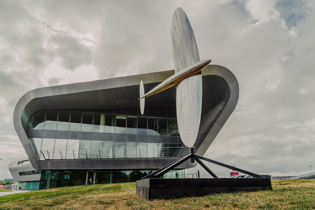 Farnborough Airport to display Richard Cresswell