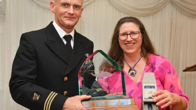 Bristow winch paramedic wins Billy Deacon SAR Trophy