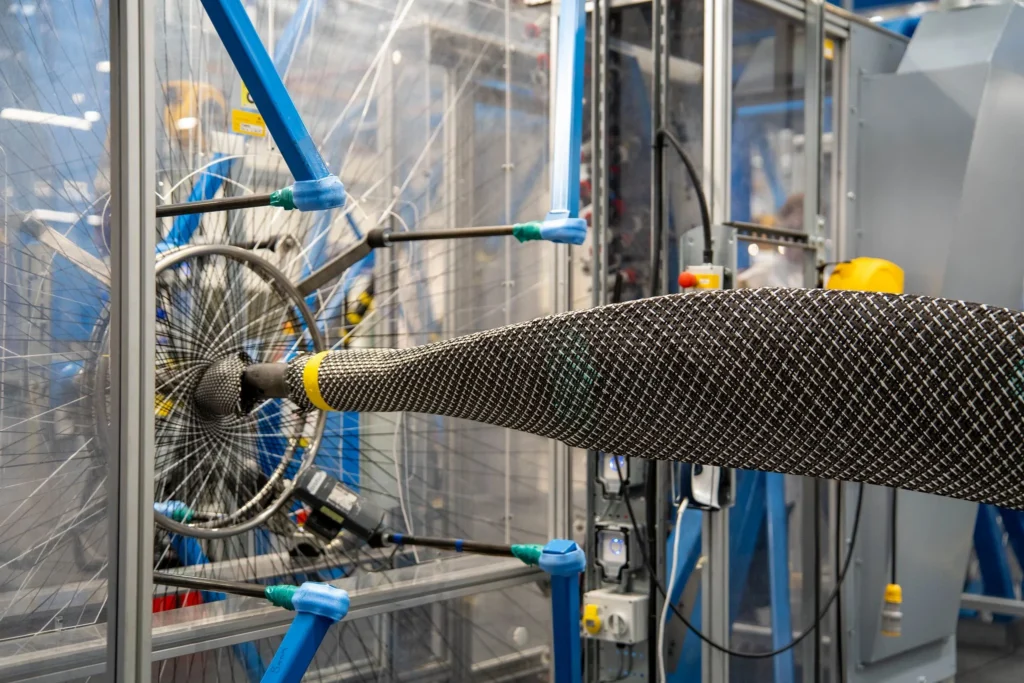 Dowty braiding machine for composite propellors