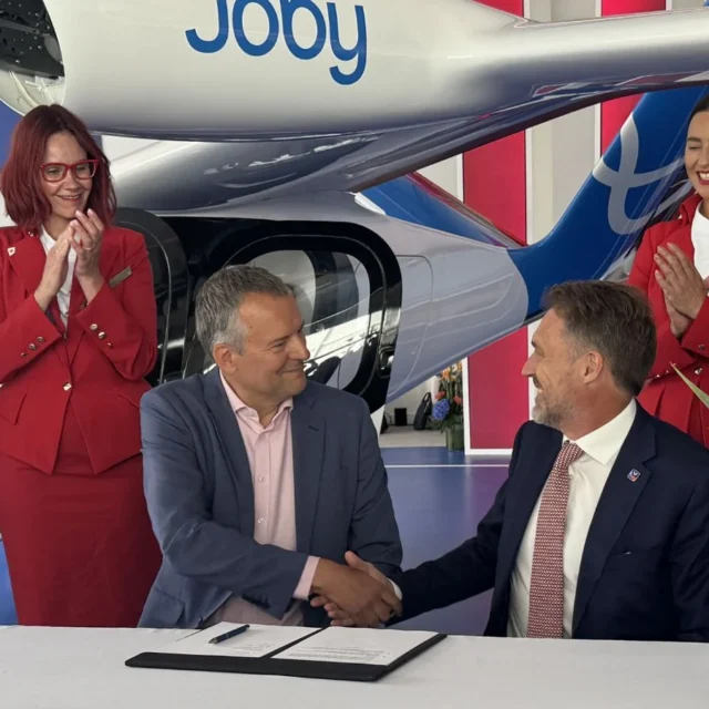 Joby-and-Virgin-Atlantic-CEOs-sign