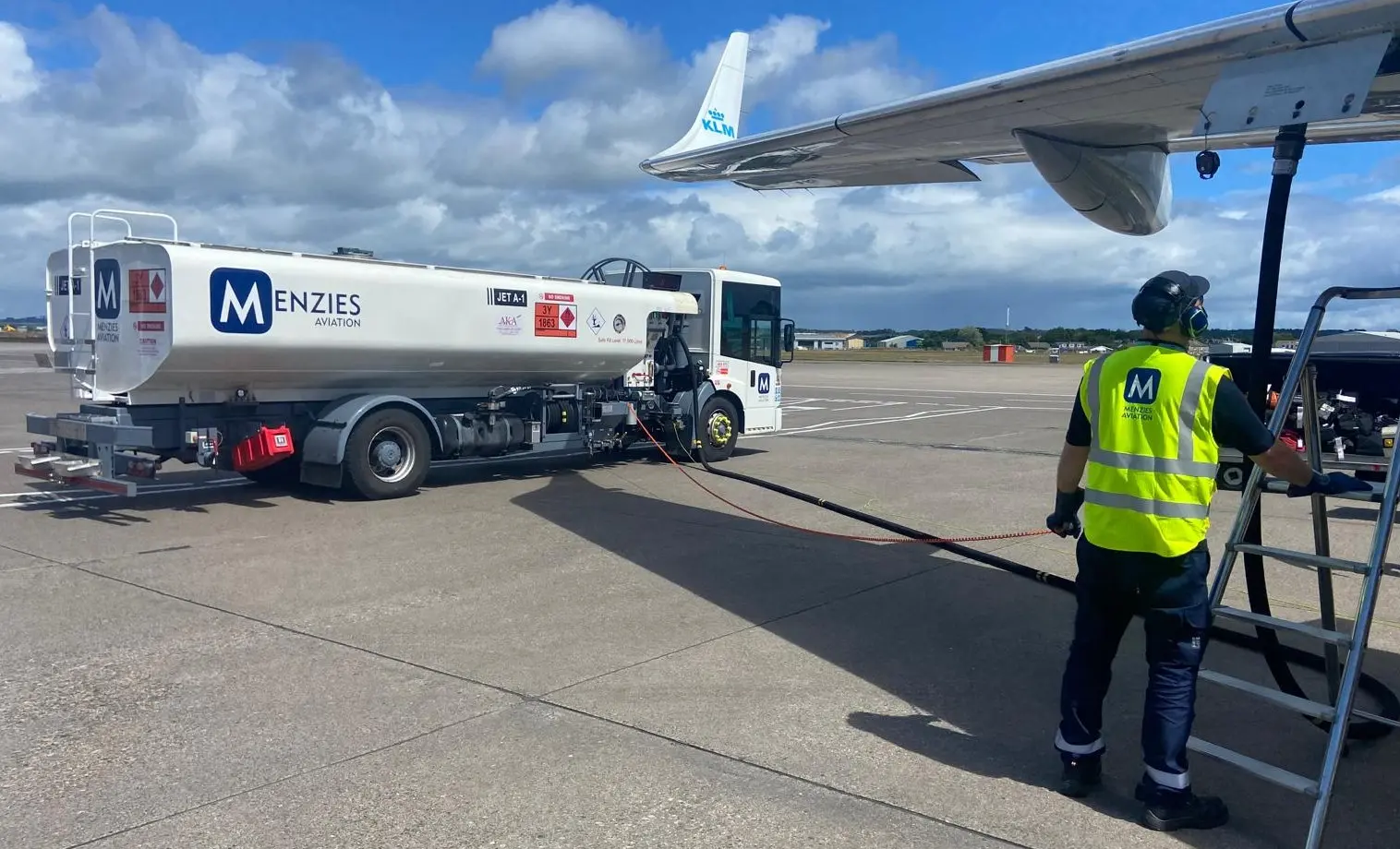 Menzies aviation refuelling at aberdeen