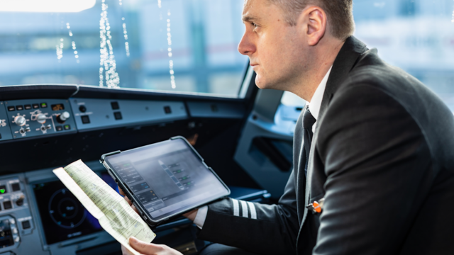 An easyJet pilot using i6