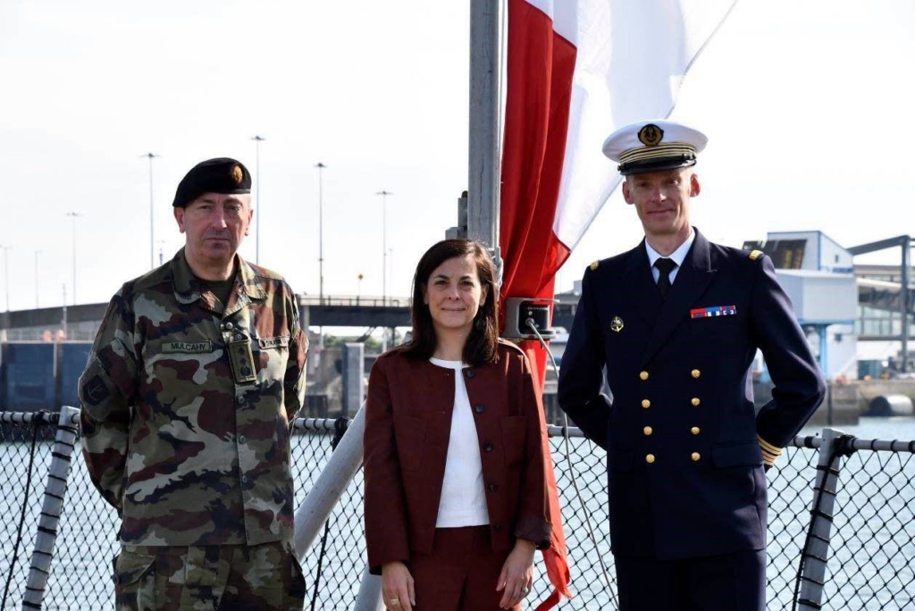 Irish officer and French warship in Ireland