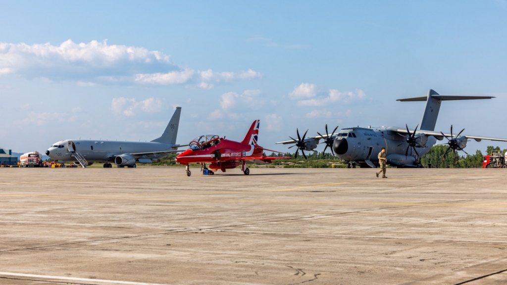 Red Arrows’ Hawks and A400M