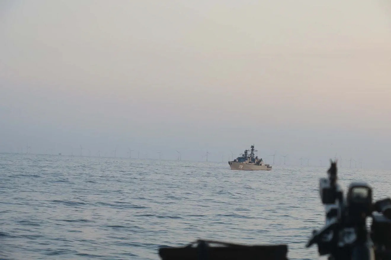 RFN Neustrashimy tracked by HMS Severn.