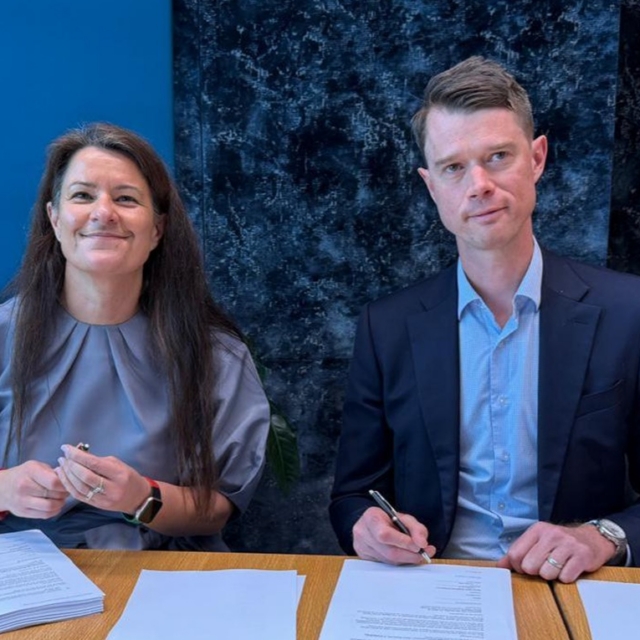 Rachel Leota, New Zealand Department of Corrections Chief Executive and Ben Tracey, Serco Asia Pacific Director Facilities Management and Public Private Partnerships