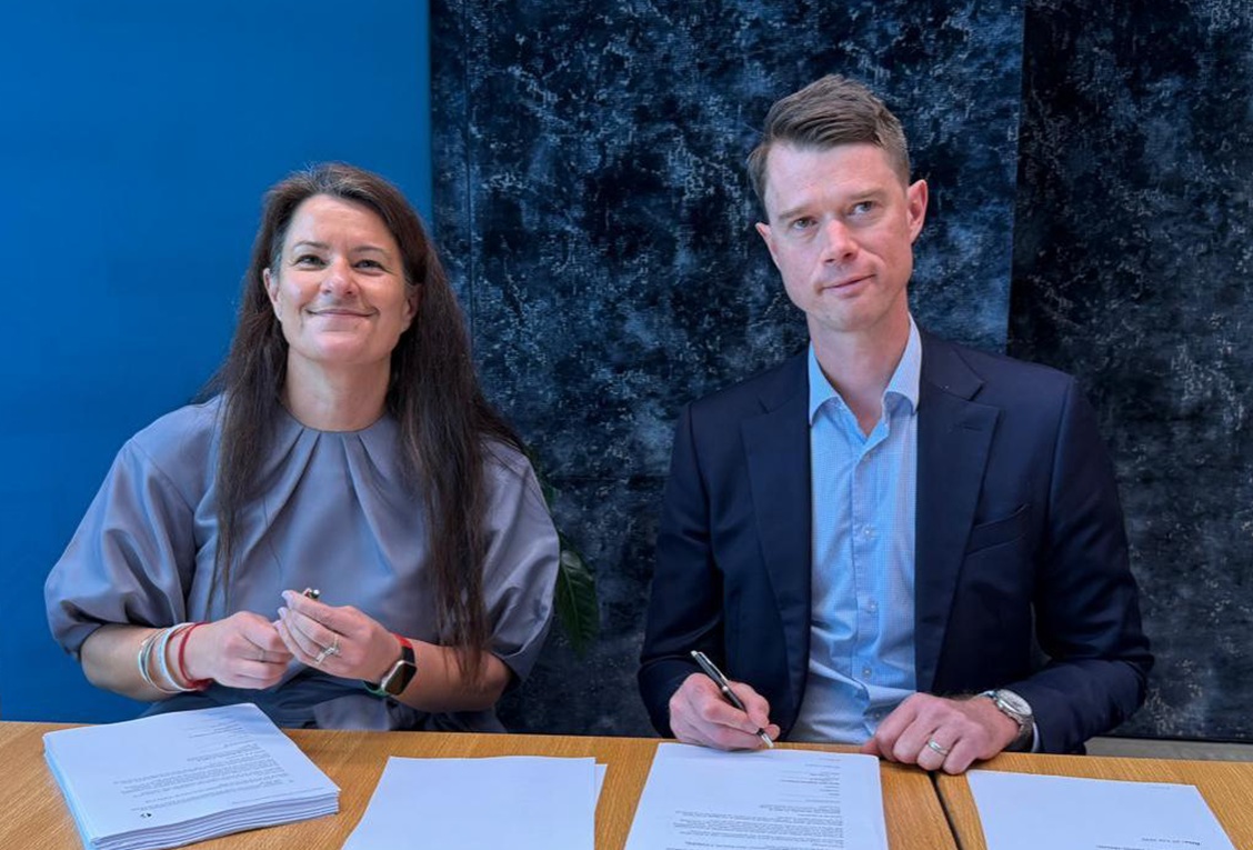 Rachel Leota, New Zealand​ Department of Corrections Chief Executive and Ben Tracey, Serco Asia Pacific Director Facilities Management and Public Private Partnerships