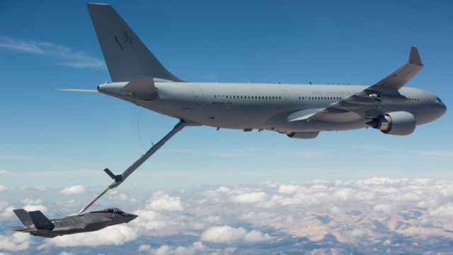 F-35 receives first fuel from RAAF tanker