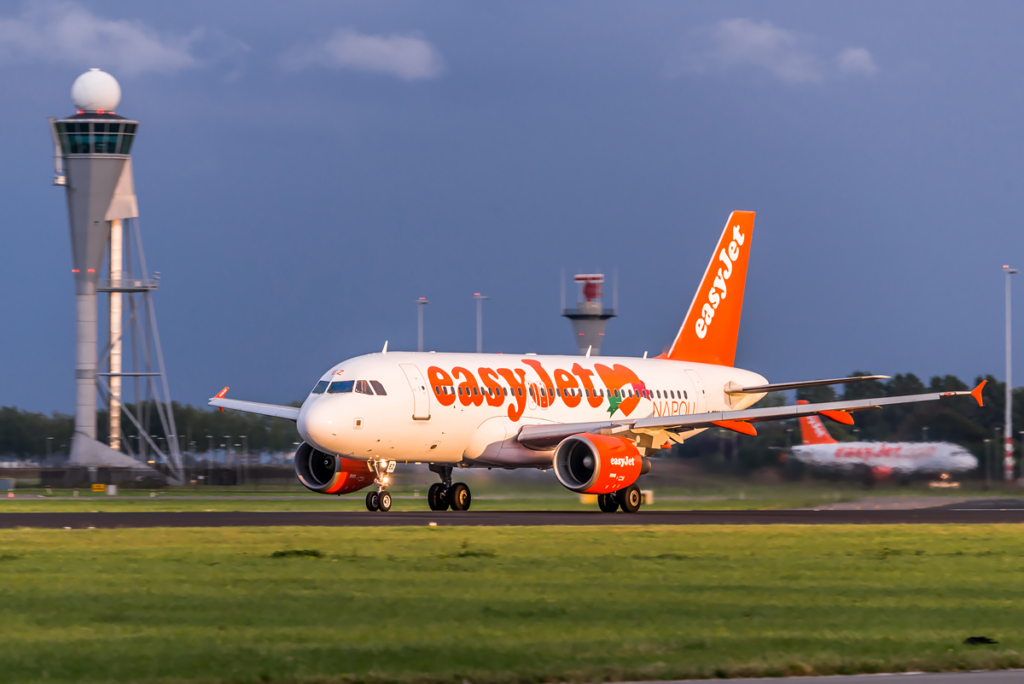 easyJet A319 G-EZEZ