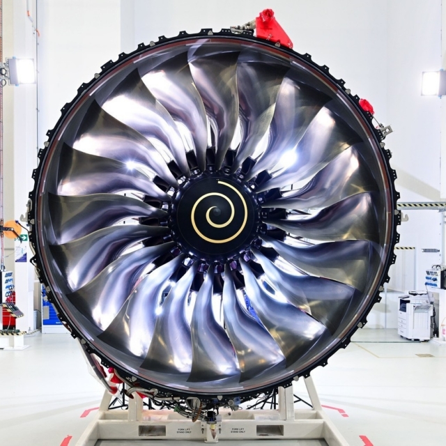 Trent 1000 engine