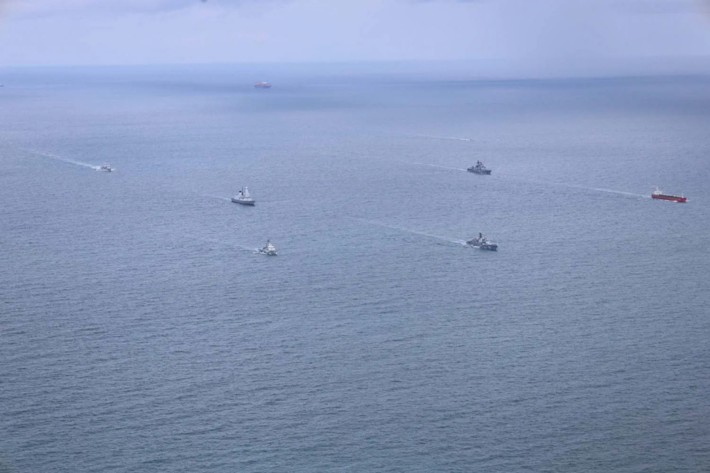 Royal Navy and French fleet shadow Russian fleet