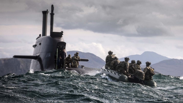 British Commandos from 148 Battery prepare to board a German submarine during SW26 on 29 September 2026. Image: MOD Crown Copyright/LPhot Hutchins