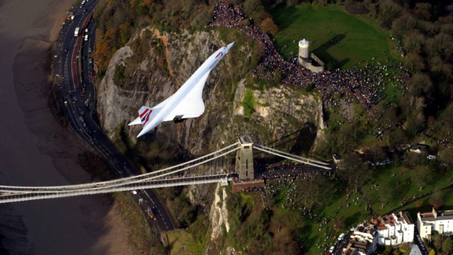 CONCORDE PASSES OVER THE CLIFTON SUSPENSION BRIDGE IN BRISTOL ON ITS FINAL FLIGHT TO ITS BIRTH PLACE IN FILTON, WHERE IT WILL REMAIN.