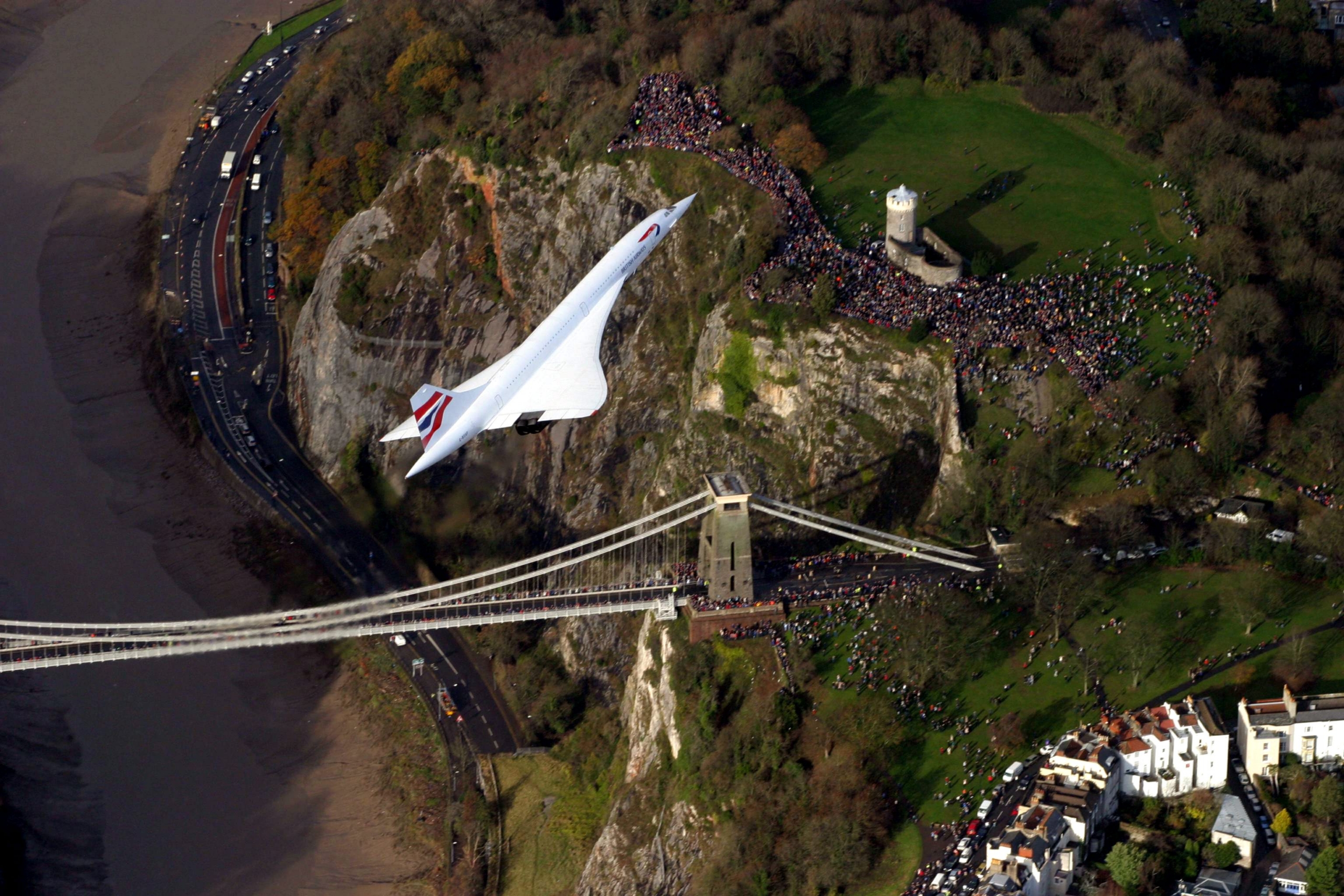 CONCORDE PASSES OVER THE CLIFTON SUSPENSION BRIDGE IN BRISTOL ON ITS FINAL FLIGHT TO ITS BIRTH PLACE IN FILTON, WHERE IT WILL REMAIN.