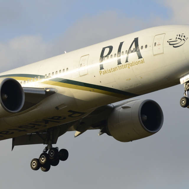Pakistan International Airlines Boeing 777 landing