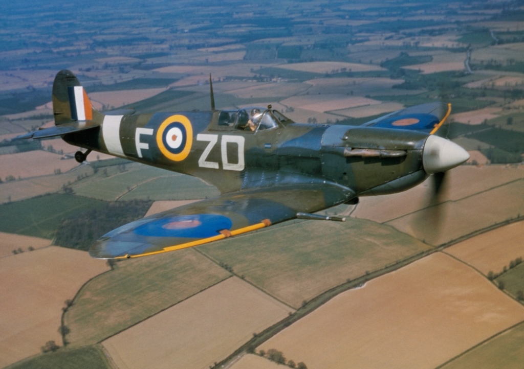 Supermarine Spitfire, May 1942. A1 fuselage roundel, B type wing roundels and full height fin flash.