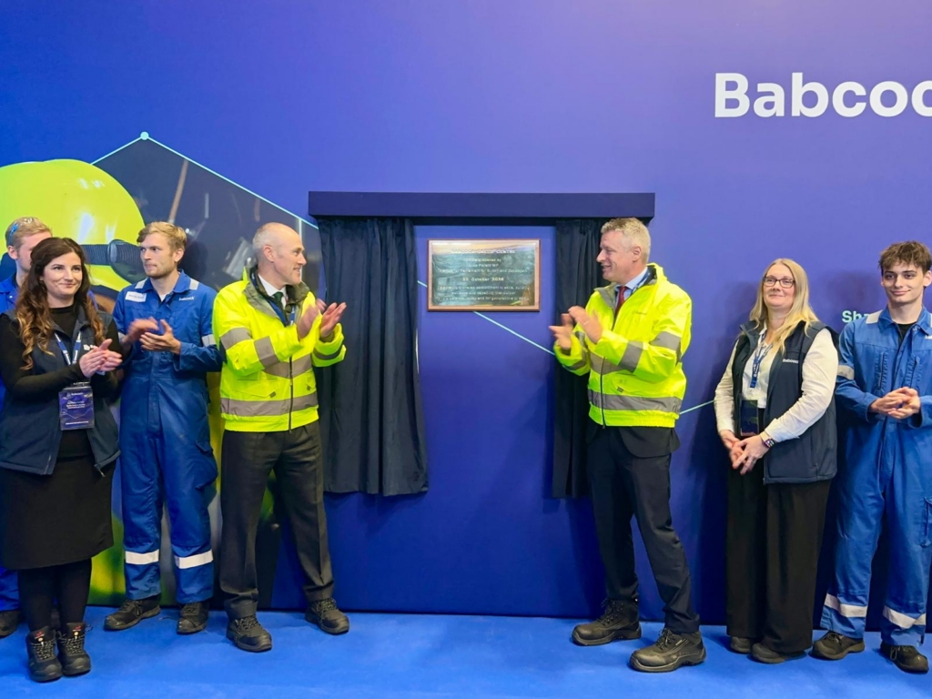 Luke Pollard unveils a plaque to commemorate the opening of Babcock's skills centre